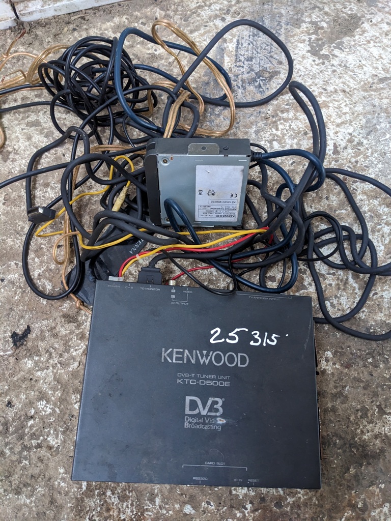 (25315) TV тюнер Chrysler Voyager 2005 KTCD500E - фото1 (25315) TV тюнер Chrysler Voyager 2005 KTCD500E - фото1