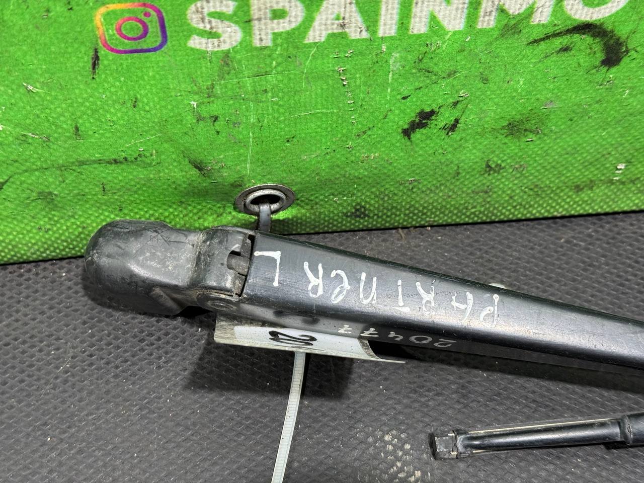 (20477) Щеткодержатель задний Peugeot Partner 1999 фото-2