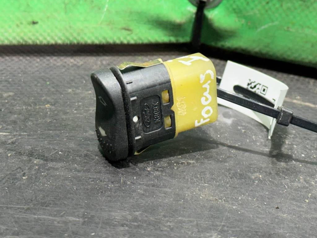 (61472) Кнопка стеклоподъемника переднего правого Ford Focus I 2001 - фото2