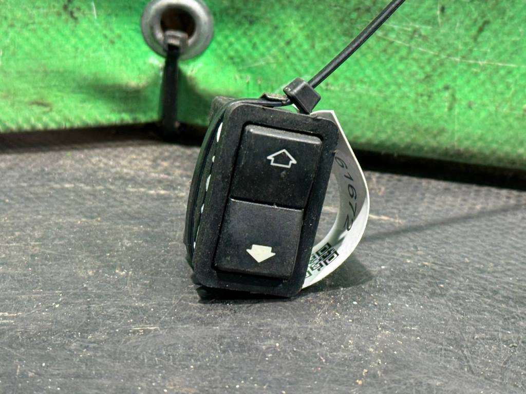 (61672) Кнопка стеклоподъемника заднего правого BMW 5 E39 2000 - фото1