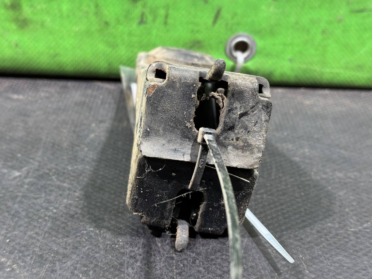 (31402) Кронштейн радиатора Saab 9-3 2003 фото-2