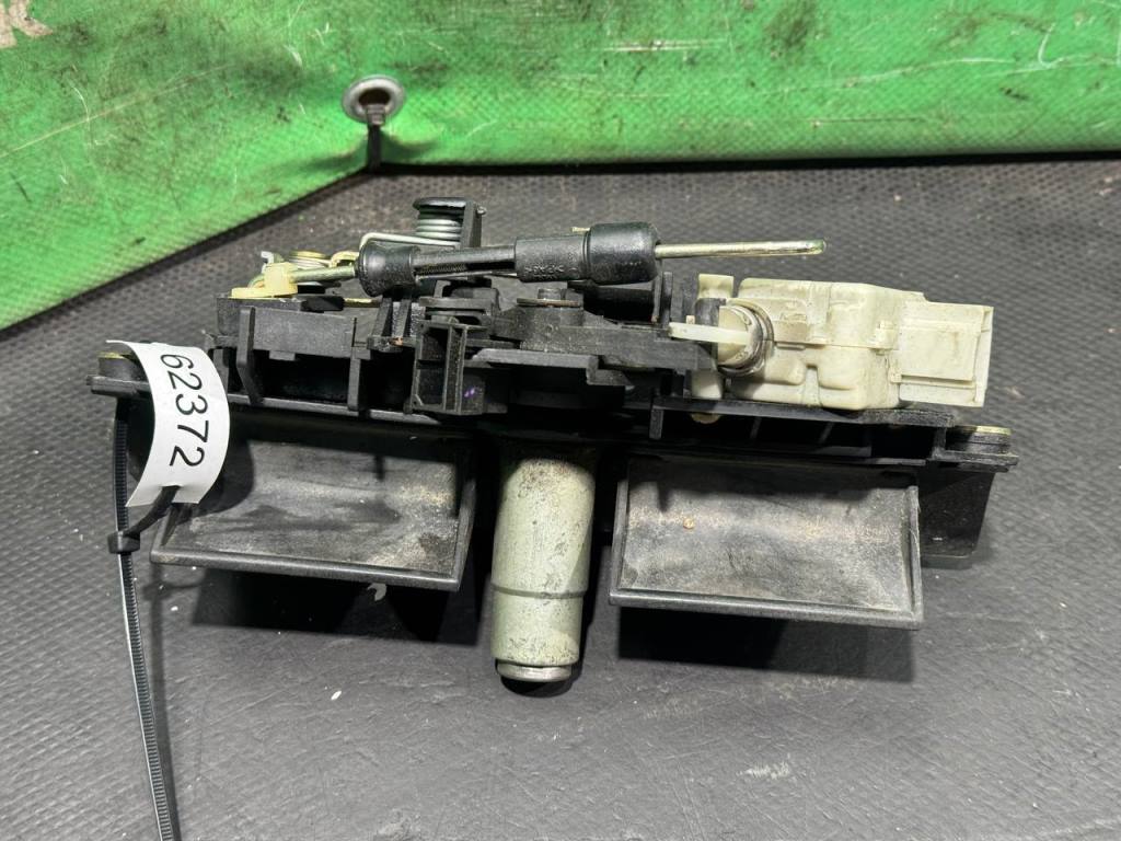 (62372) Ручка открывания багажника Audi A6 C5 2000 - фото2