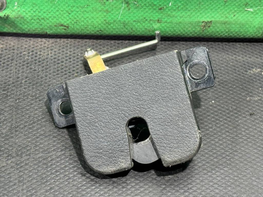 (55739) Замок багажника Porsche Cayenne 2004 - фото1