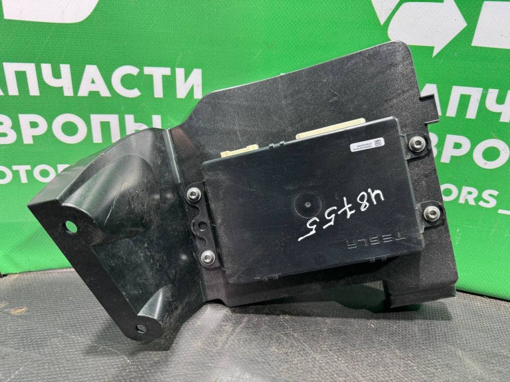 (48755) Блок управления пневмоподвеской Tesla Model S 2018 106098903B (48755) Блок управления пневмоподвеской Tesla Model S 2018 106098903B