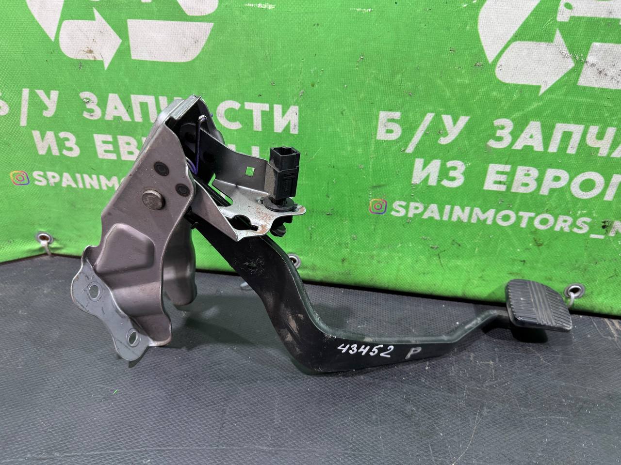 (43452) Педаль тормоза Nissan Maxima 2002 (43452) Педаль тормоза Nissan Maxima 2002