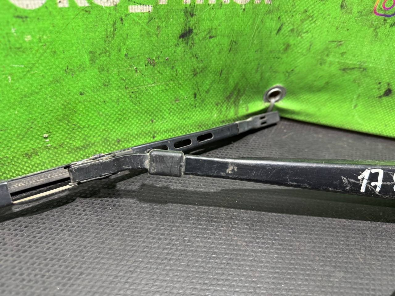 (17861) Щеткодержатель задний Citroen Berlingo 2003 фото-2