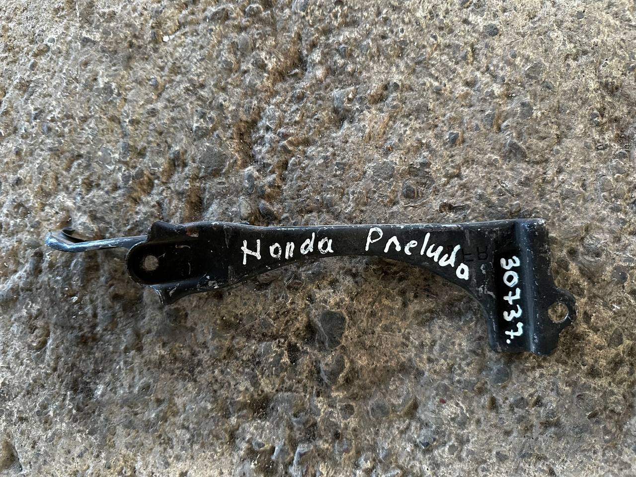 (30737) Петля капота правая Honda Prelude 1996 - фото1