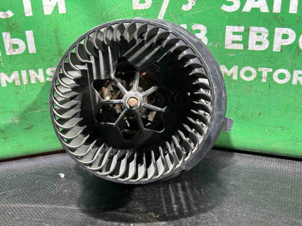 (55330) Моторчик печки Skoda Octavia 2010 8EW351043221 - фото1