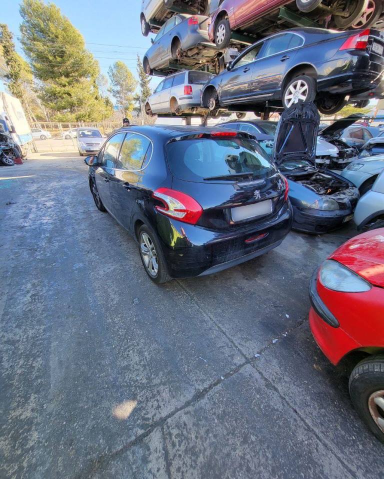 (FB601) Машинокомплект Peugeot 208 2014 1.2 i HM01, HMZ фото-3