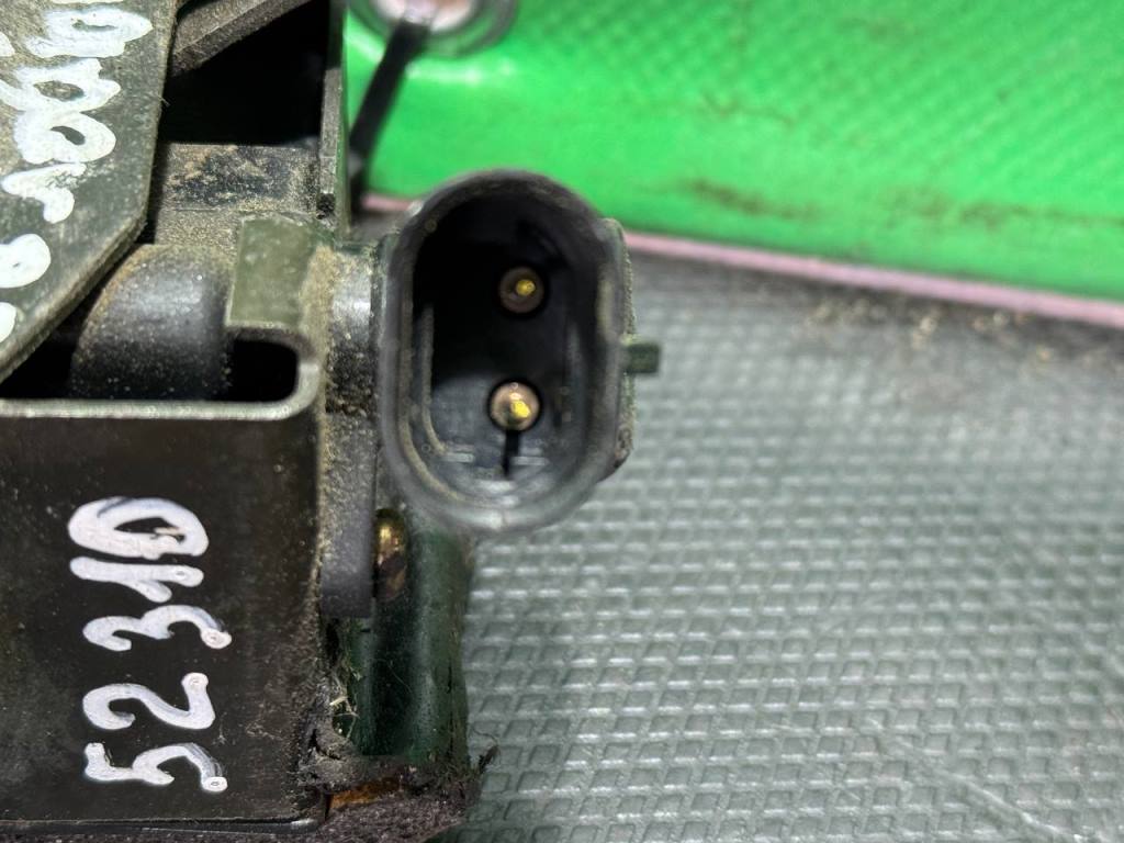 (52310) Замок багажника Chrysler Voyager 1998 - фото2