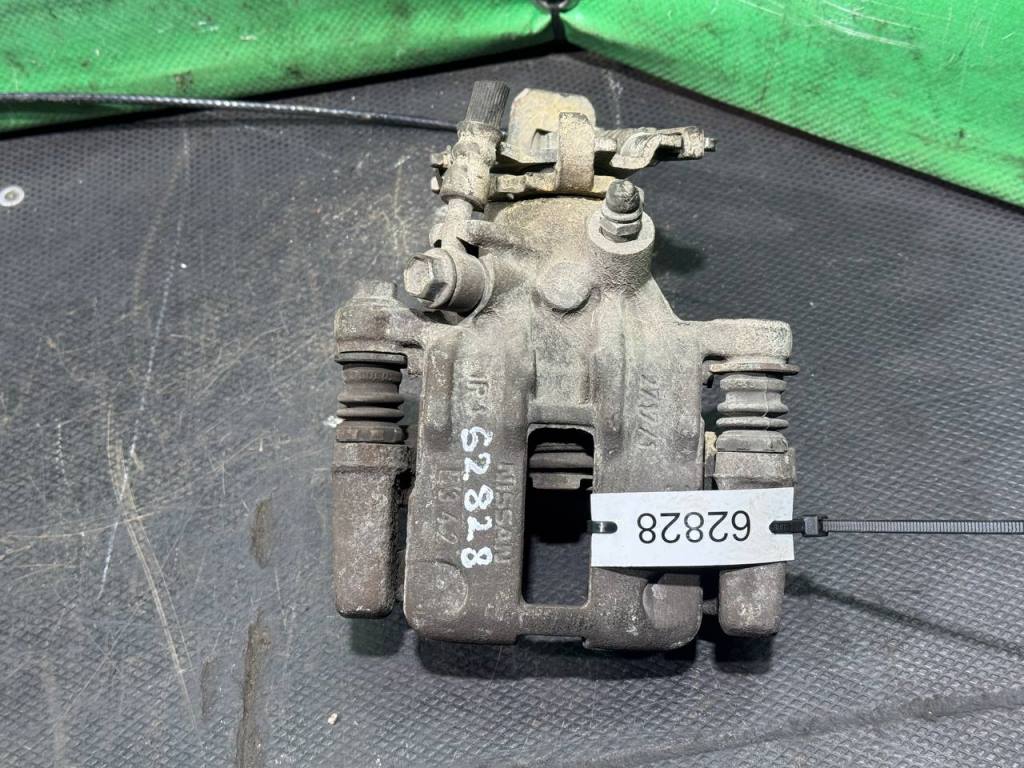 (62828) Суппорт задний правый Nissan Primera P11 1999 - фото1