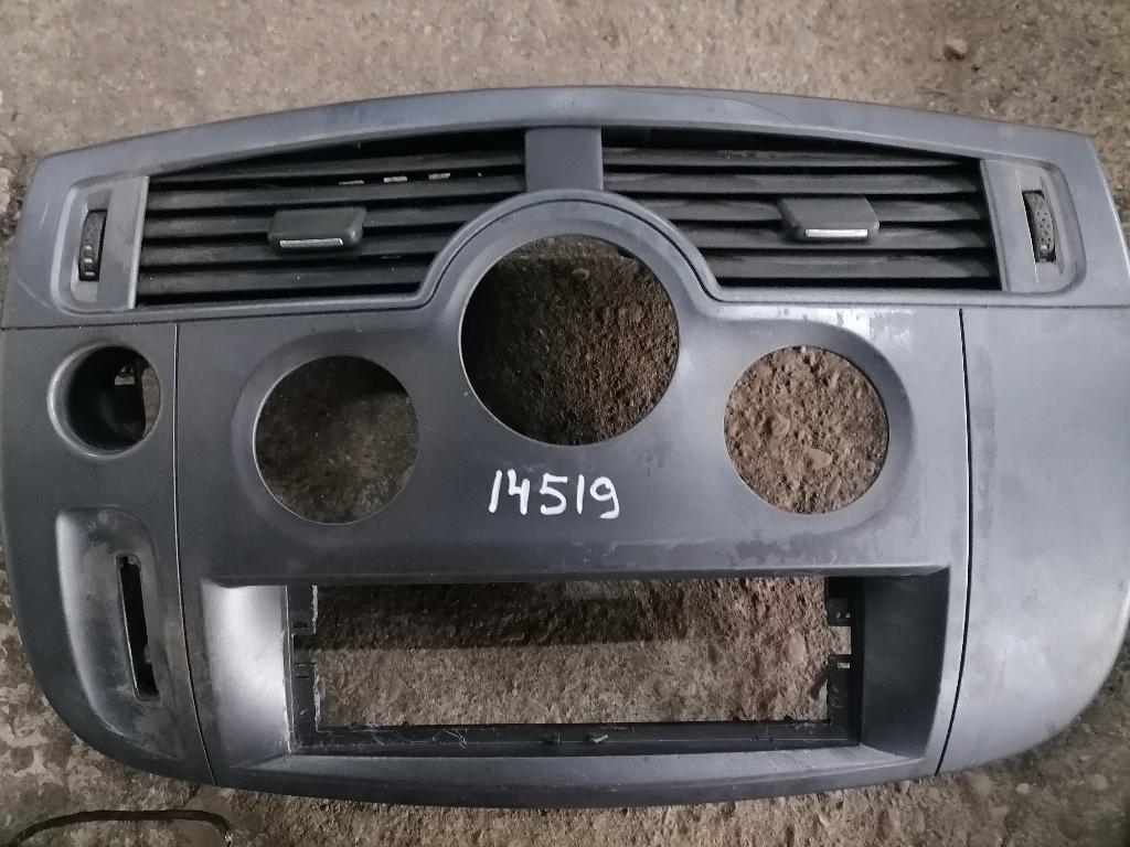 (14519) Рамка блока управления печки/климат-контроля Renault Scenic II 2005 1,9 DCi 8200140713 - фото1 (14519) Рамка блока управления печки/климат-контроля Renault Scenic II 2005 1,9 DCi 8200140713 - фото1