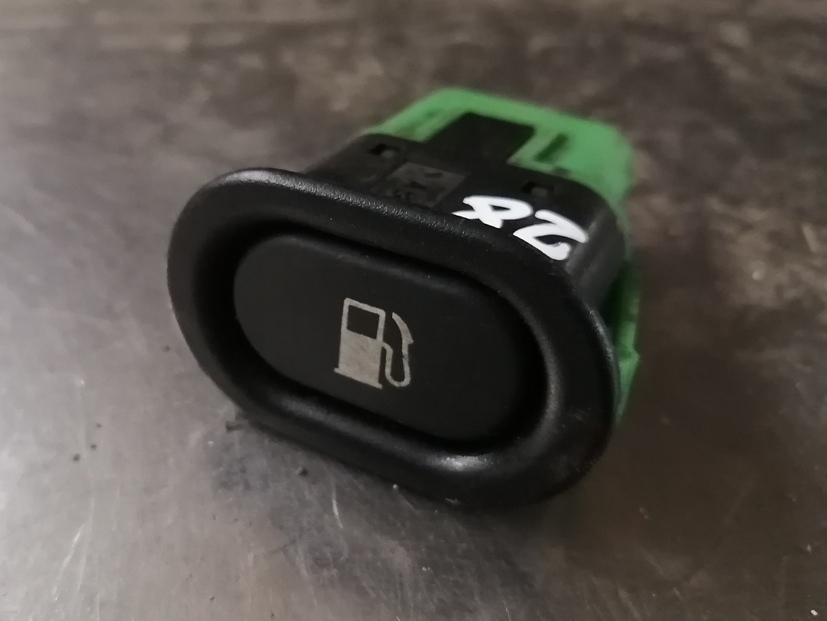 (28) Кнопка открытия лючка топливного бака Saab 9-5 2001 4617544 - фото2