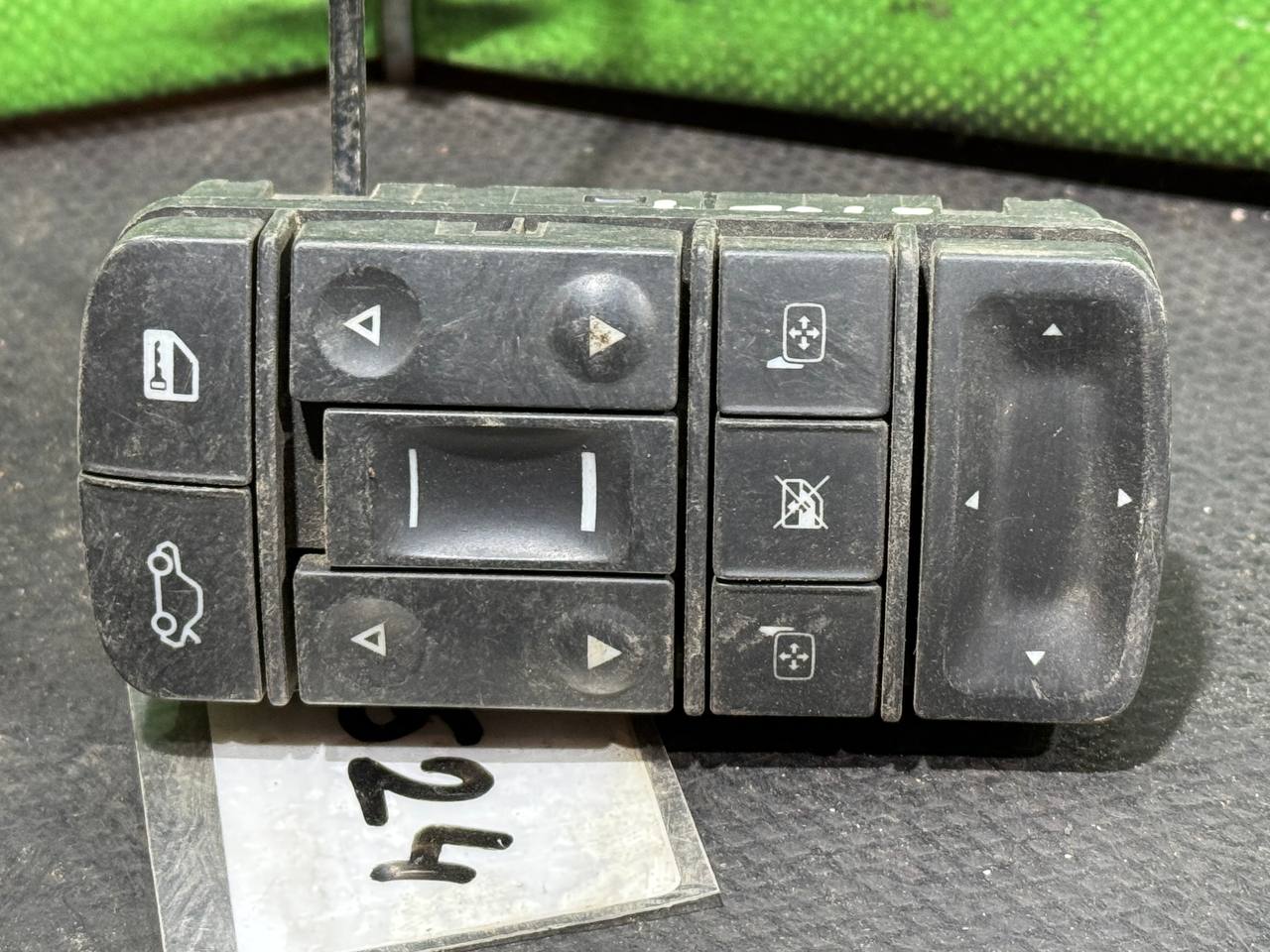 (27524) Блок управления стеклоподъемниками Opel Vectra C 2003 687833988 (27524) Блок управления стеклоподъемниками Opel Vectra C 2003 687833988