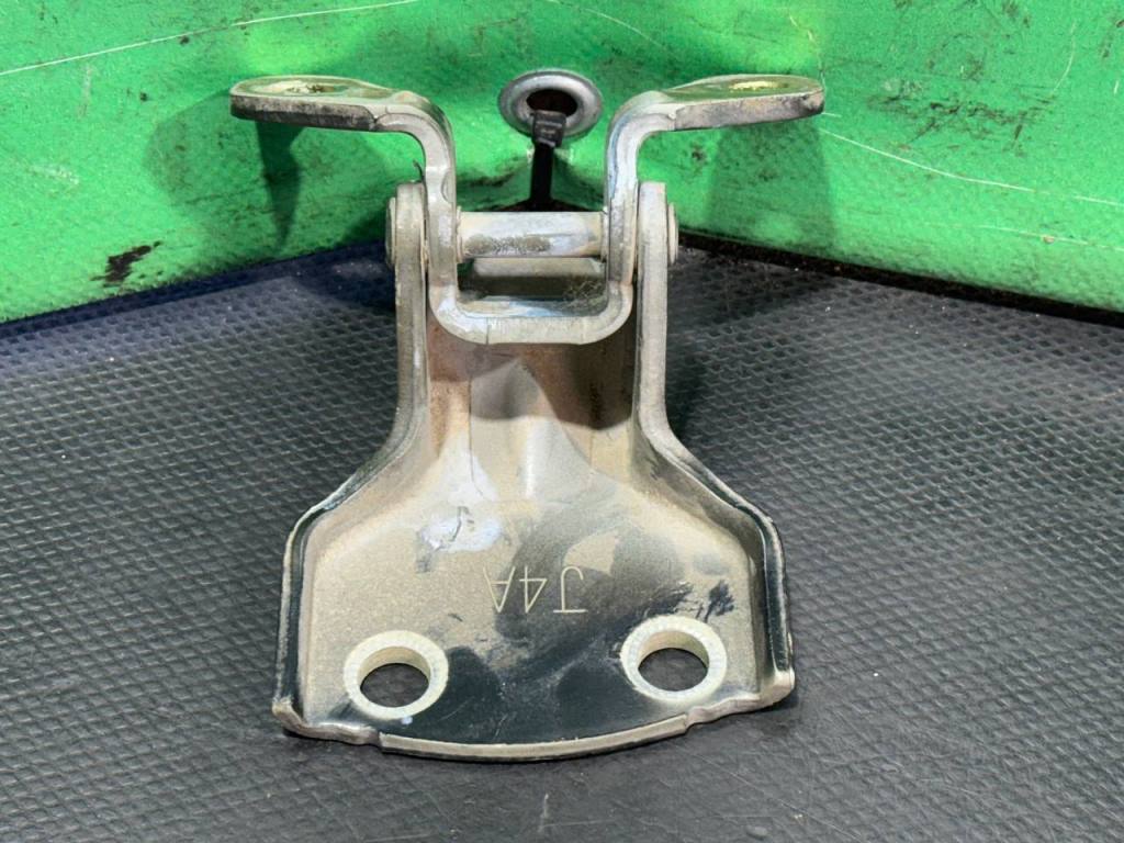 (53393) Петля двери передней правой Daewoo Nubira 2000 - фото1