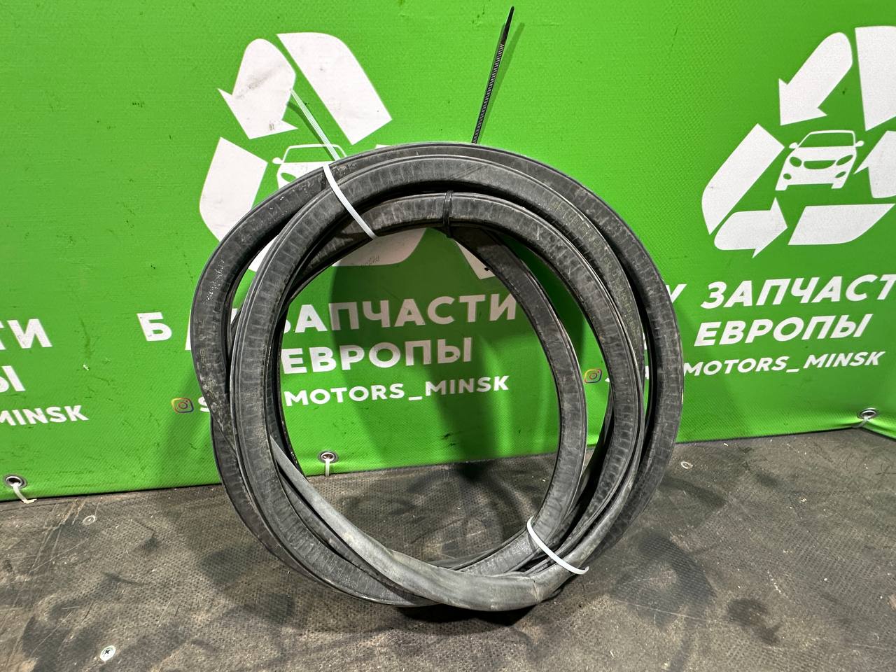 (30501) Уплотнитель двери задней левой Porsche Cayenne 2004 фото-2