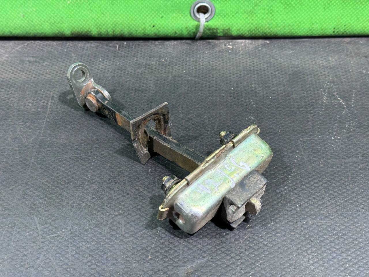 (42996) Ограничитель открывания двери задней SsangYong Kyron 2004 - фото1