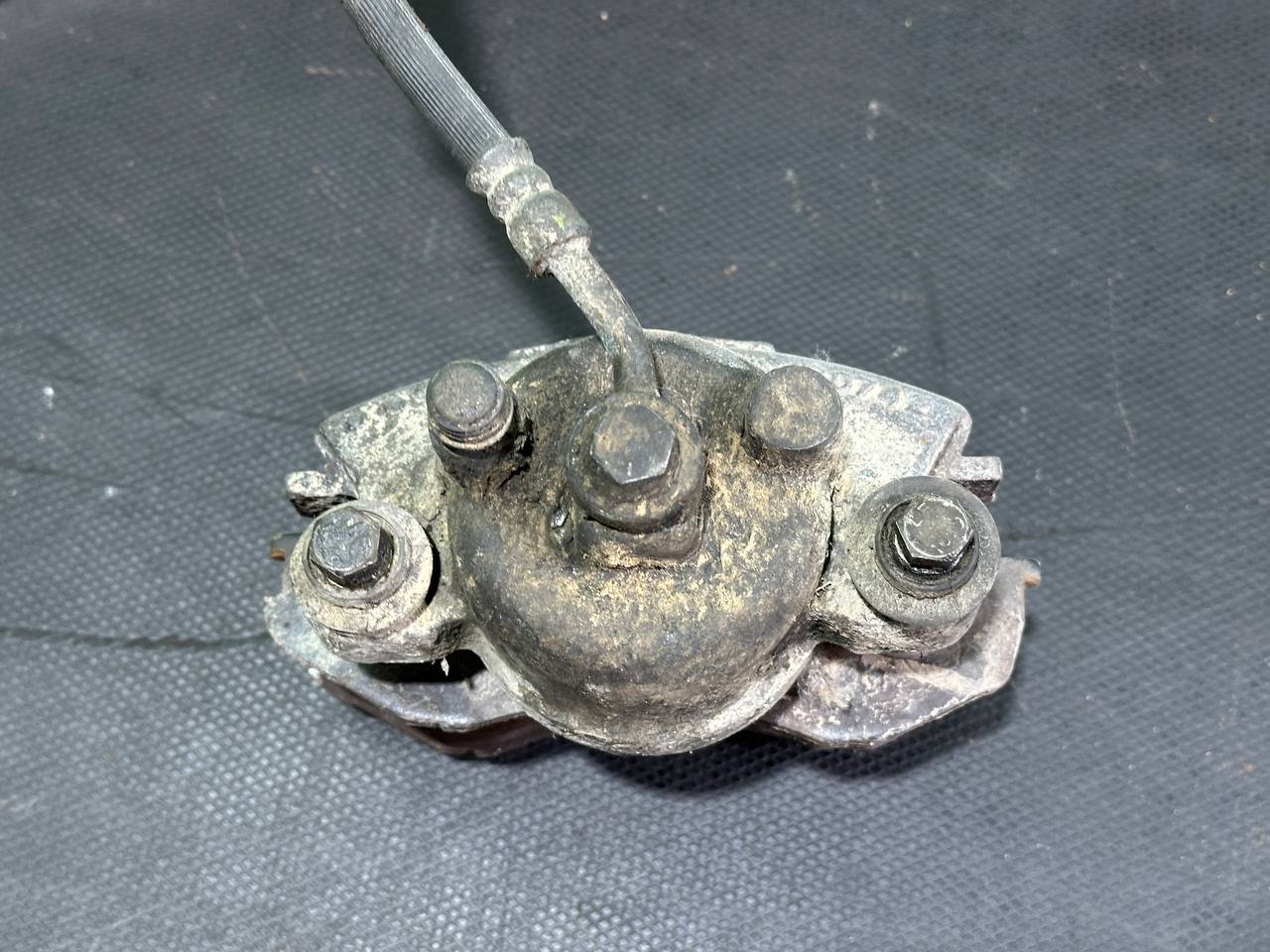 (39408) Суппорт передний левый Jeep Cherokee 1997 2,5 TD фото-3