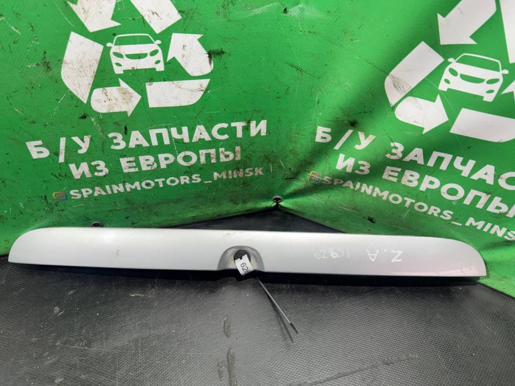 (62651) Накладка подсветки номера Opel Zafira A 2002 - фото1