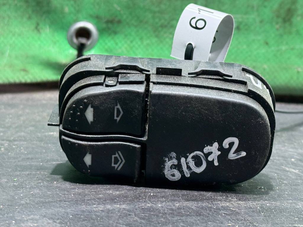 (61072) Блок управления стеклоподъемниками Ford Focus I 2000 - фото1