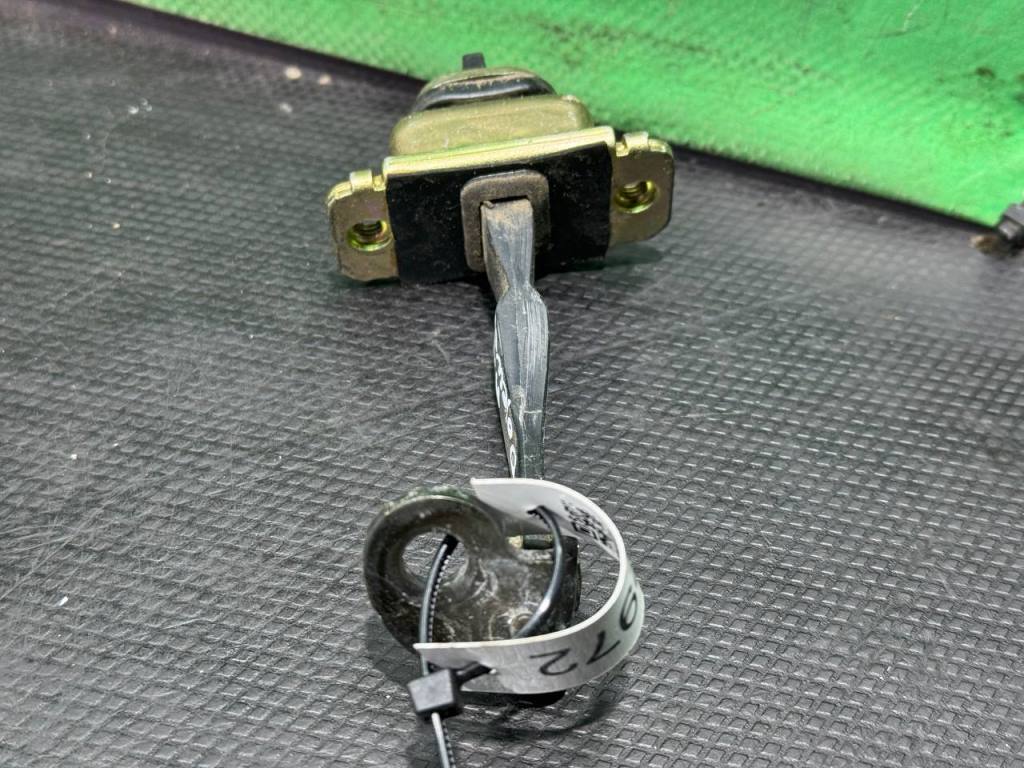 (62972) Ограничитель открывания двери передней Daewoo Leganza 1999 - фото2