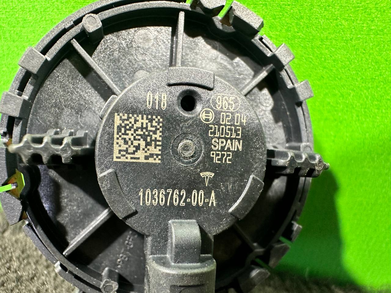 (31094) Датчик удара Tesla Model 3 2022 103676200A фото-3