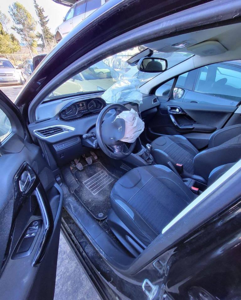 (FB601) Машинокомплект Peugeot 208 2014 1.2 i HM01, HMZ фото-4