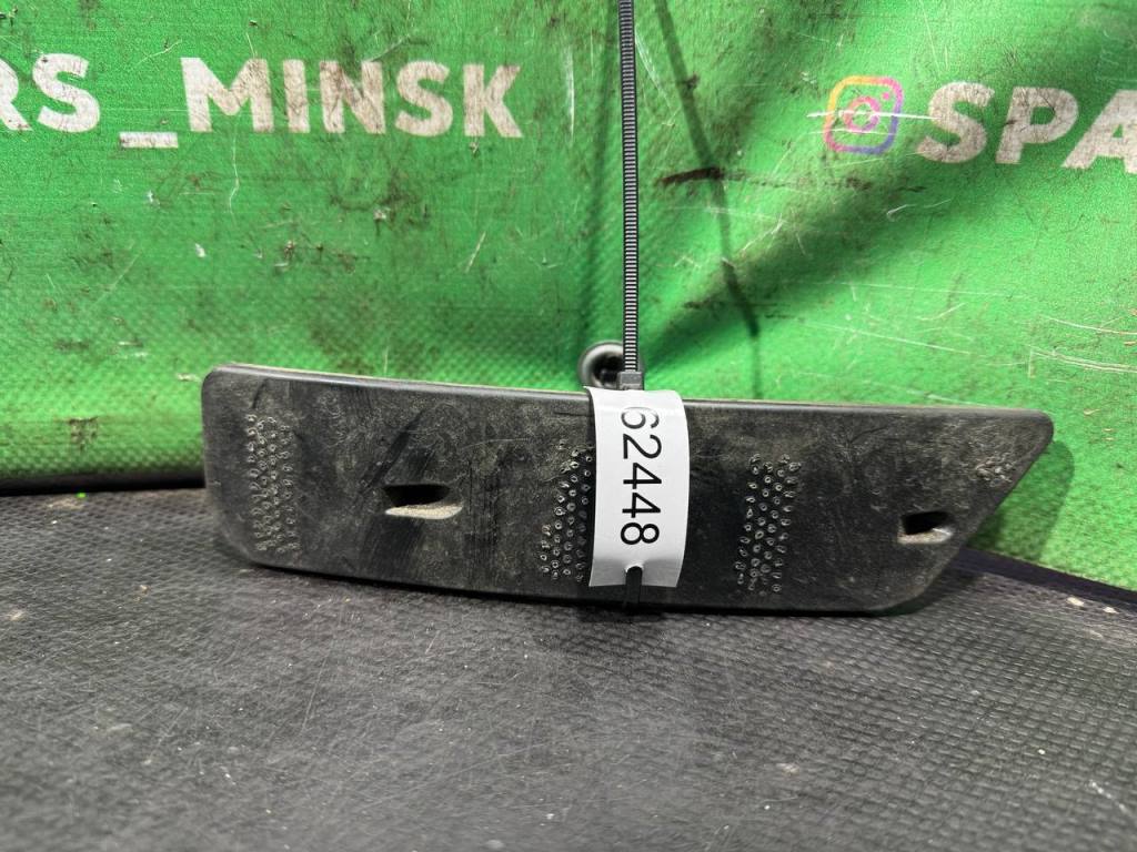 (62448) Кронштейн крепления фары противотуманной правой Tesla Model S 2018 105998000B - фото1