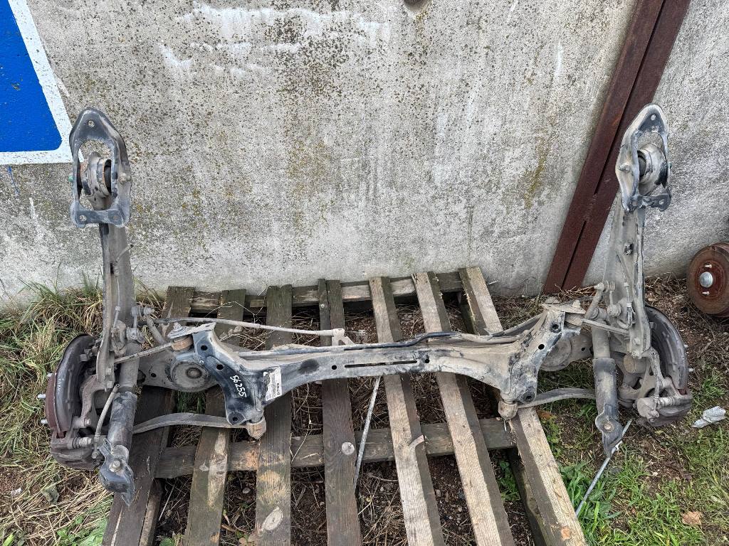 (56255) Балка подвески задняя Kia Carnival 2007 - фото1