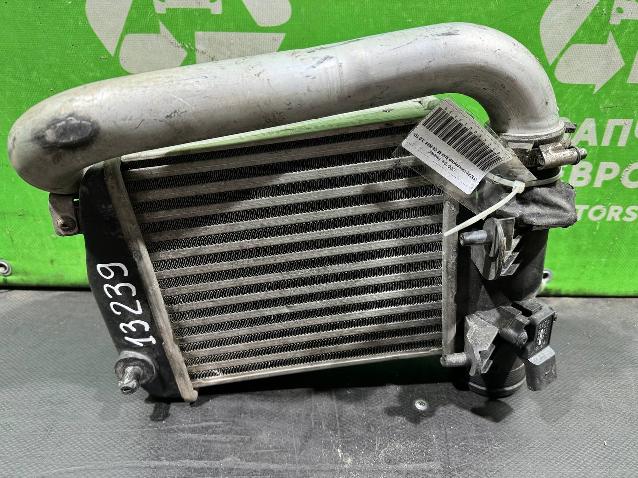 (13239) Интеркулер Audi A6 C6 2008 3 TDi 4F0145805E фото-4