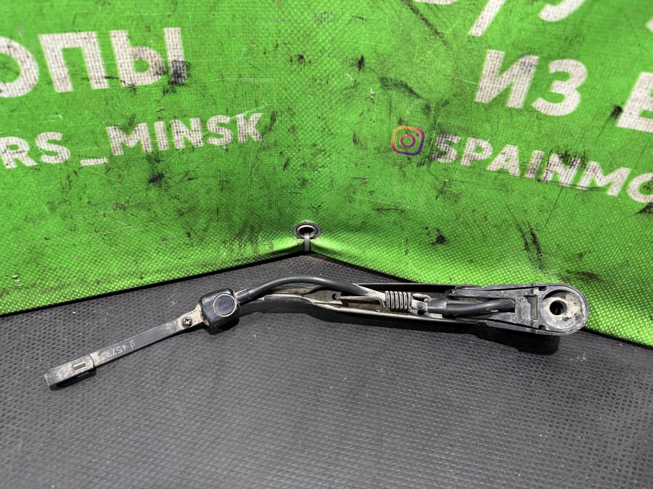 (1505) Щеткодержатель задний Nissan Sunny 1995 фото-2