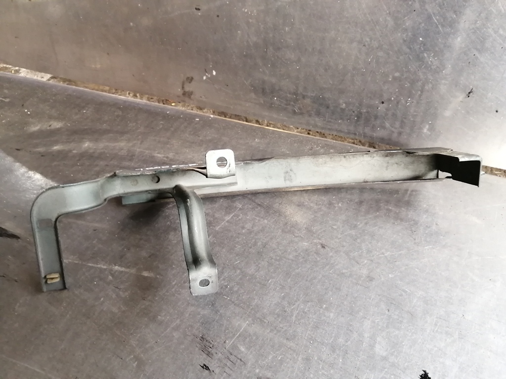 (413) Накладка (ресничка) левой фары Isuzu Trooper 1999 - фото2