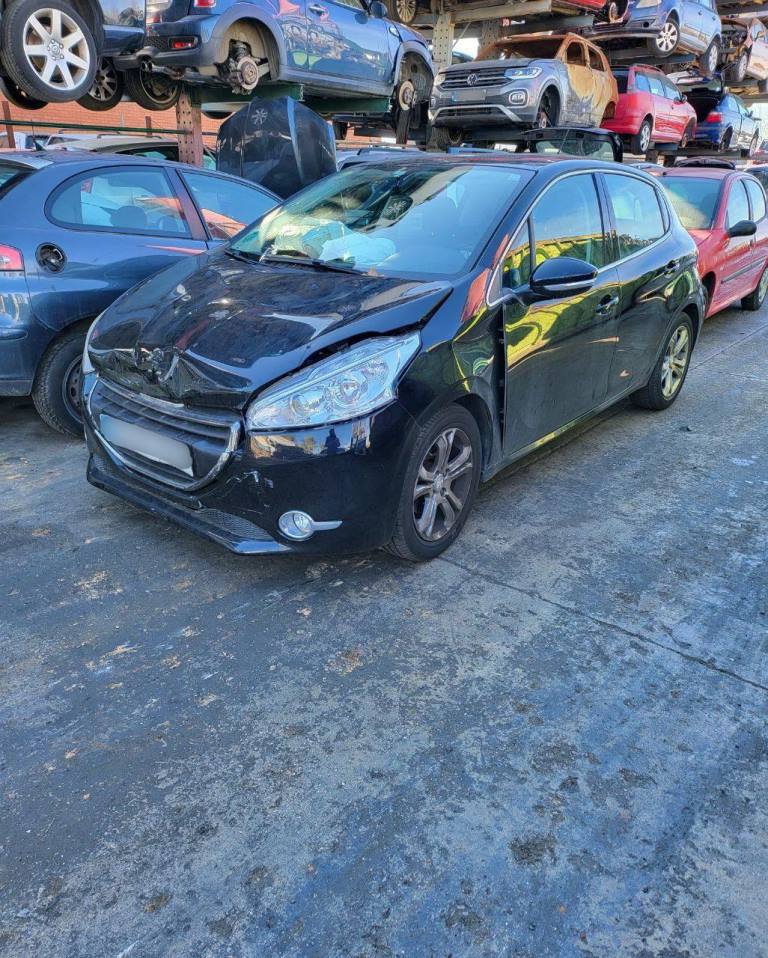 (FB601) Машинокомплект Peugeot 208 2014 1.2 i HM01, HMZ - фото1