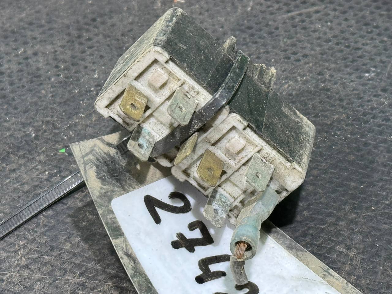 (27429) Реле (прочие) Jaguar XJ 1998 4RA00358800 - фото2 (27429) Реле (прочие) Jaguar XJ 1998 4RA00358800 - фото2