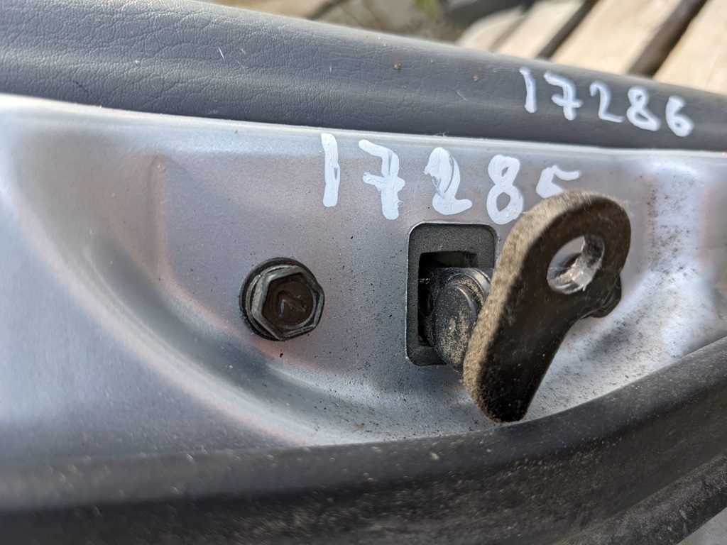 (17285) Ограничитель открывания двери задней Hyundai Sonata 2001 фото-2 (17285) Ограничитель открывания двери задней Hyundai Sonata 2001 фото-2