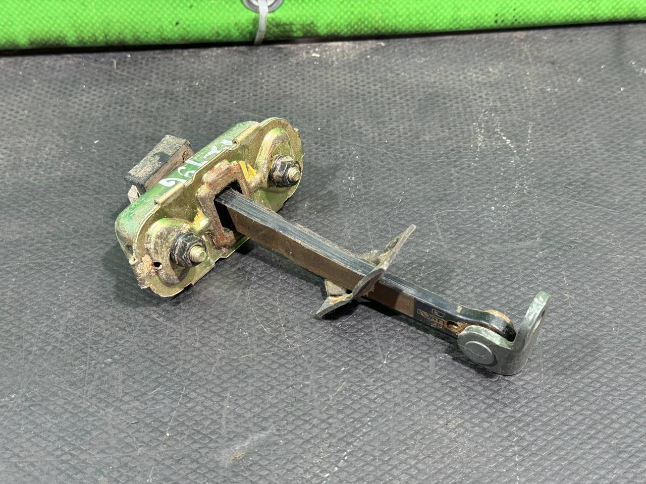 (42996) Ограничитель открывания двери задней SsangYong Kyron 2004 - фото2