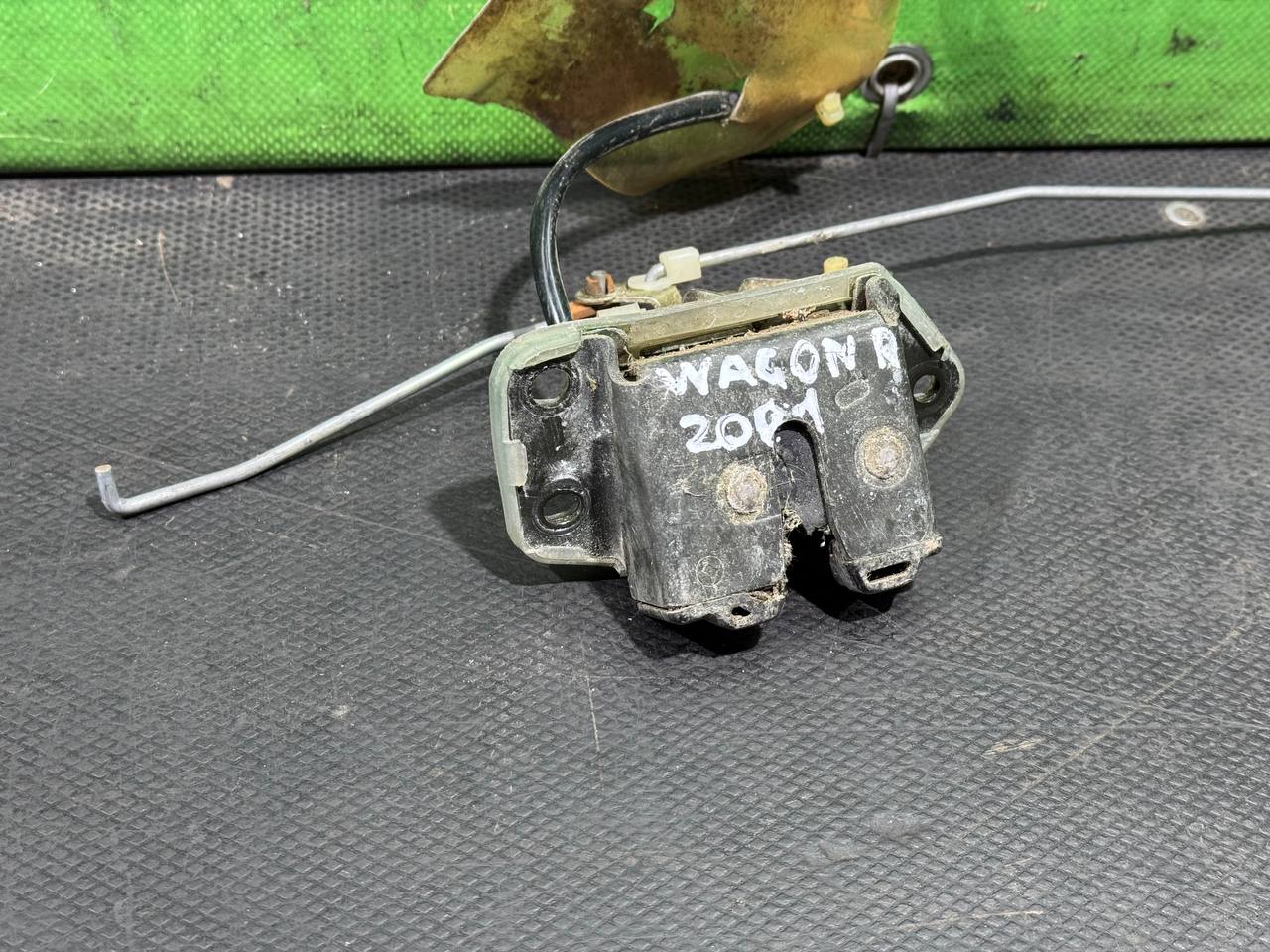 (46313) Замок багажника Suzuki Wagon R 2001 - фото1