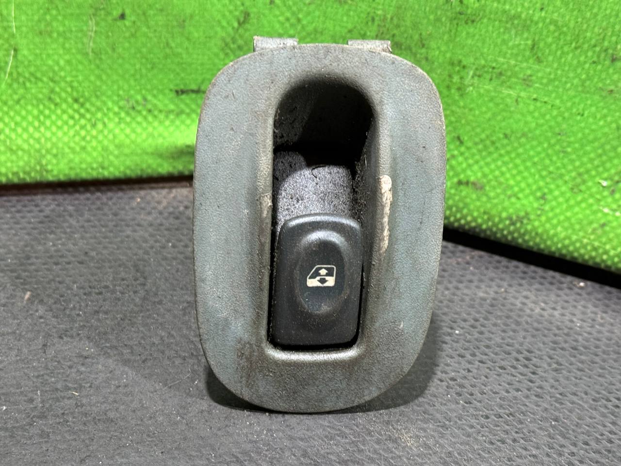 (69) Кнопка стеклоподъемника Renault Scenic I 1999 - фото1