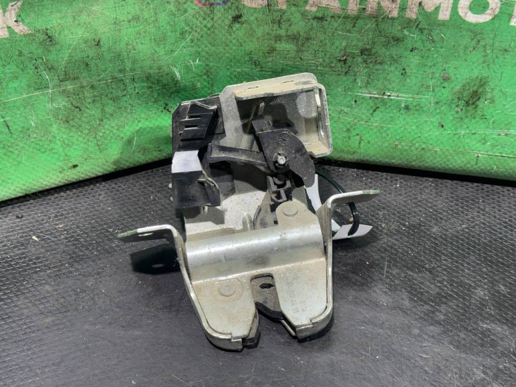 (59745) Замок багажника Mercedes Vaneo 2004 A4147400035 - фото1 (59745) Замок багажника Mercedes Vaneo 2004 A4147400035 - фото1