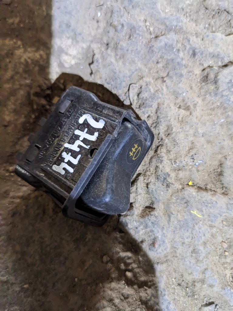 (27474) Кнопка противотуманных фар ГАЗ 3110 2009 8237090107 фото-2